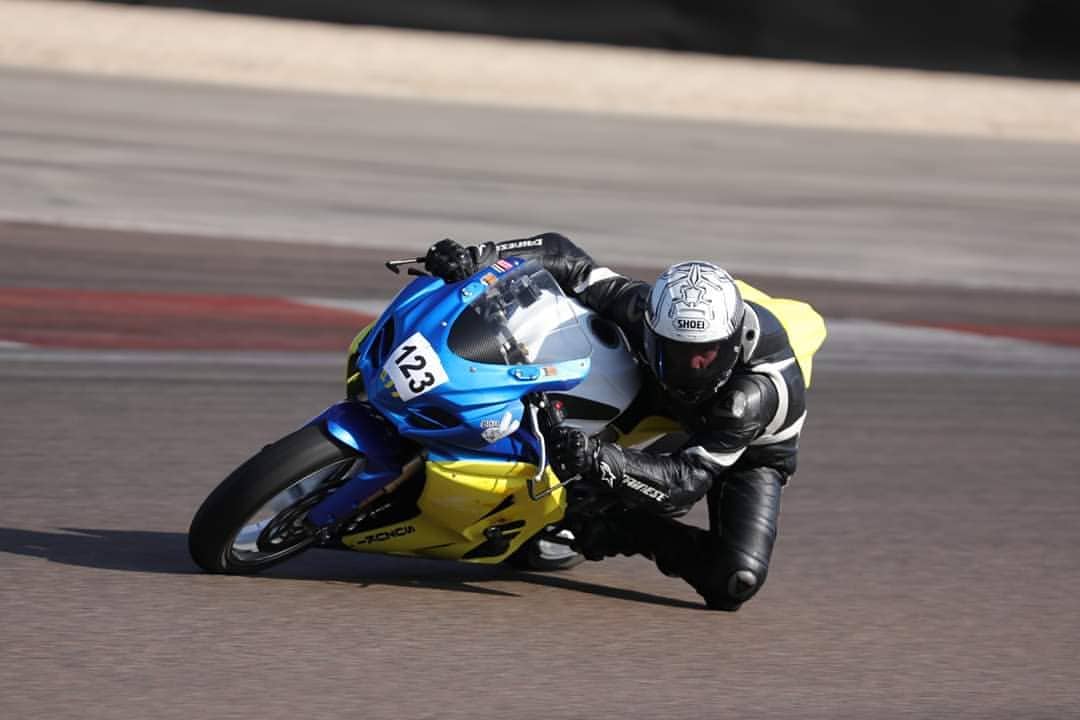 Motopiste fait suivre les courses de motard à la trace